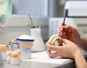 Prótesis dental híbrida