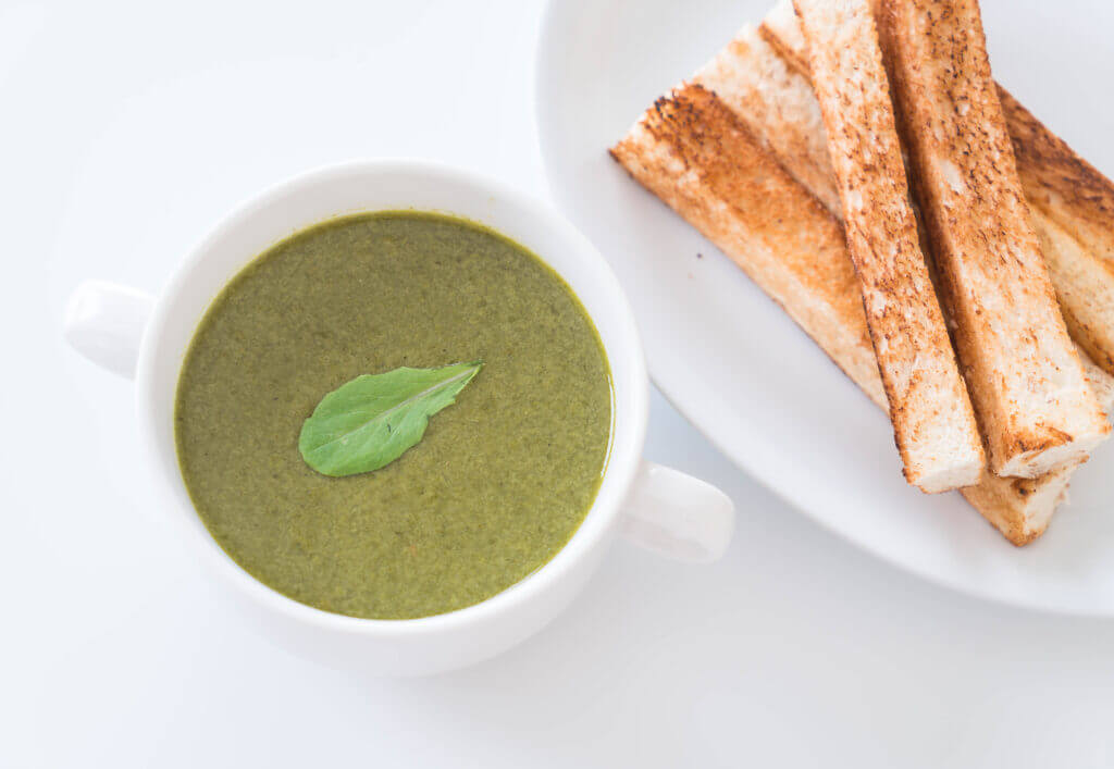 Crema de espinacas especial para dieta blanda post cirugía