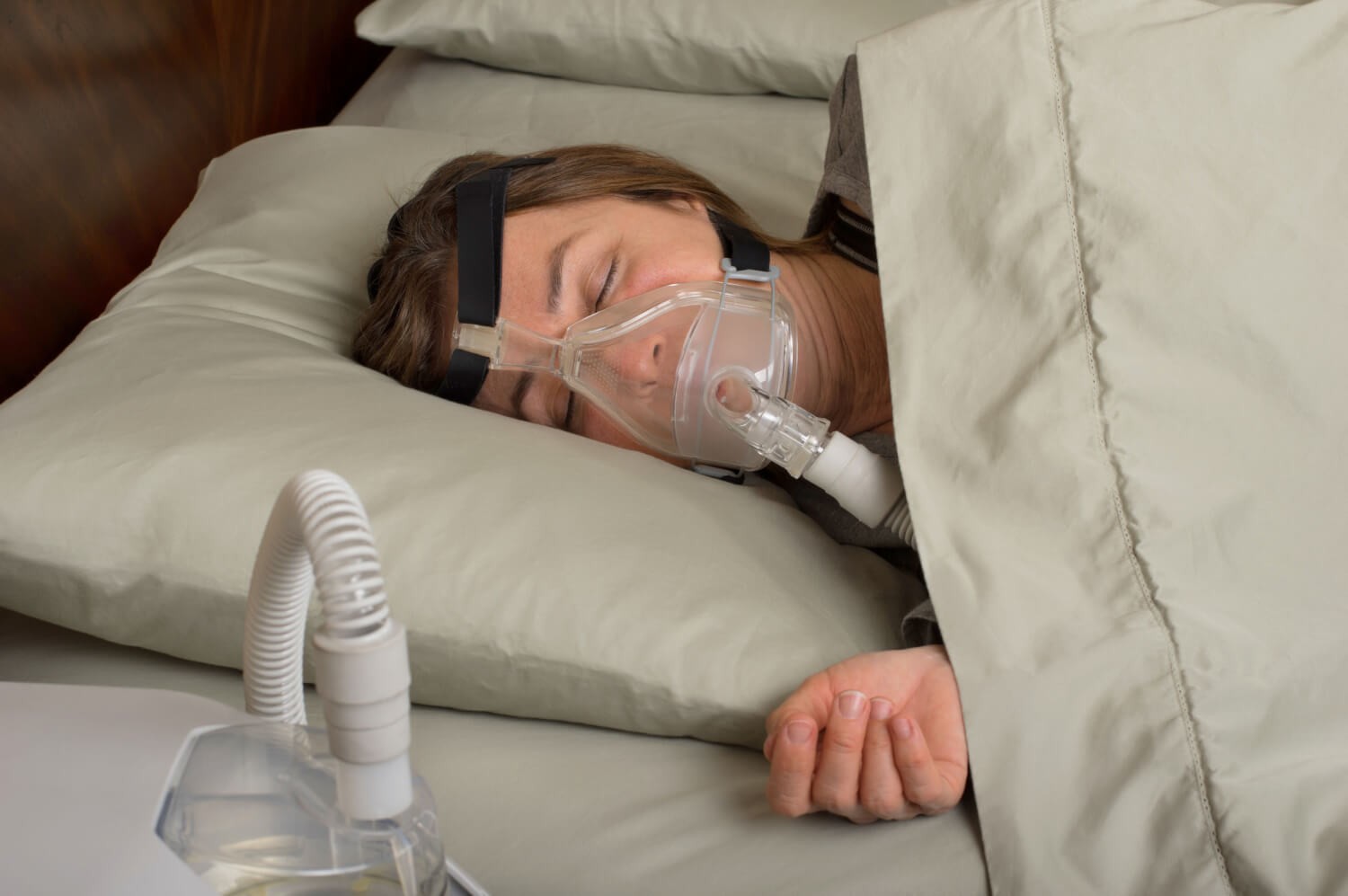 Если я заболею к врачам слушать. Ночное апноэ. Аппарат для лечения нарушений дыхания во сне. Полисомнограф снорлекс. Тест апное картинка.