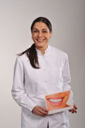 Dra Campàs experta profesional de la odontología estética